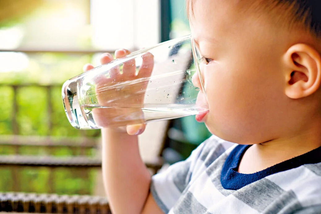 炎夏外出 幼兒適合飲用運動飲品？